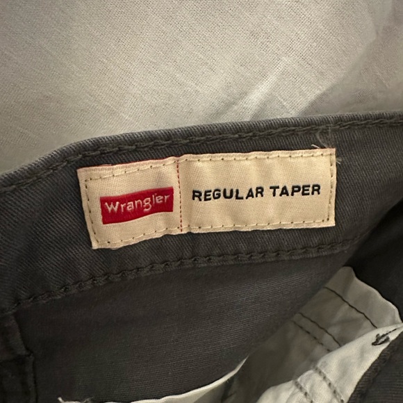 Men’s Wrangler Tapered Cargo Pants - Picture 3 of 4